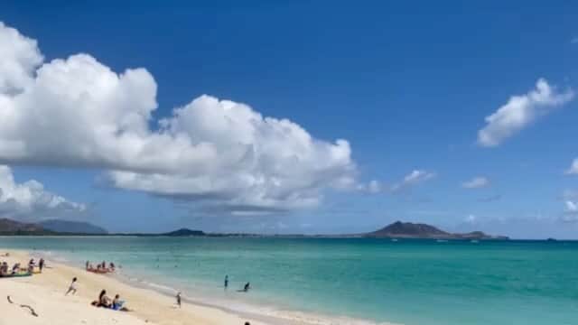伊東美咲のインスタグラム：「#カイルア #kailuabeachpark #kailua  東海岸にあるカイルアビーチ 人気のスポットですね。」