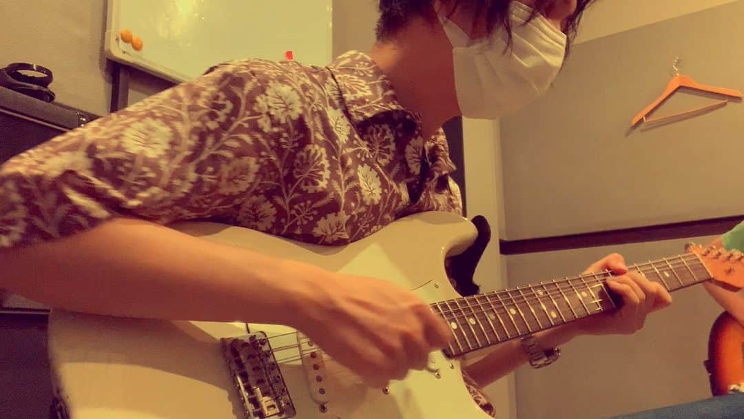 きったーのインスタグラム：「Jam Session2  #guitar #guitarplayer #guitarsolo #guitarist #session #jam #jamsession #guitarmusic #music #muscian #jazz #funk #jazzfunk #rock #neosoul #soul #instaguitar #band」