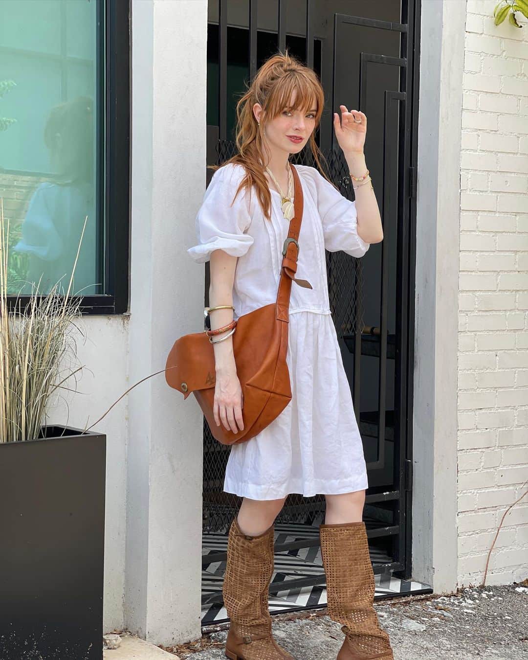 ジェーン・アルドリッジのインスタグラム：「🌻🌻🌻」