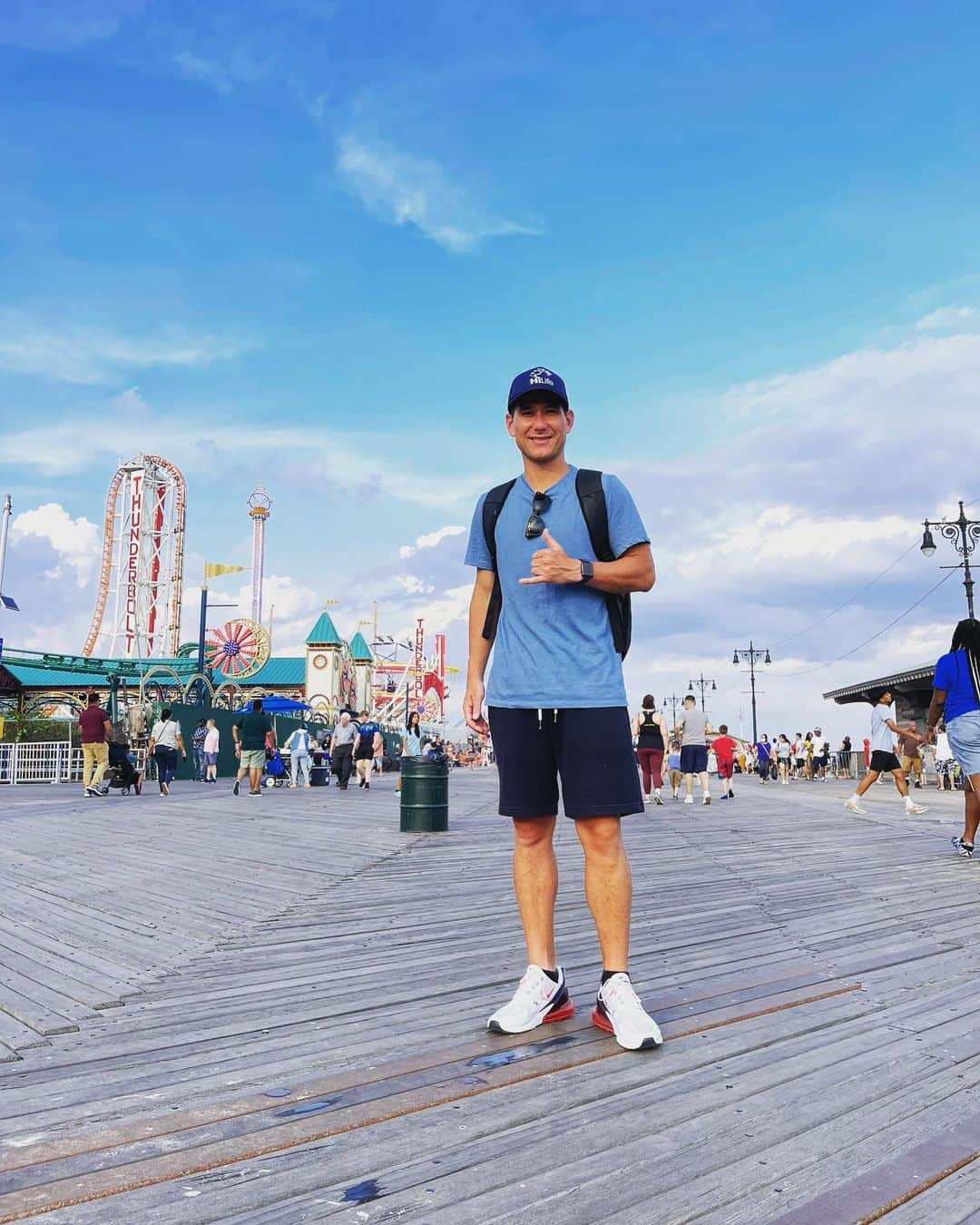 藤田弘輝のインスタグラム：「New York City!  バスケット映画やドキュメンタリーに出てくるCony IslandやBrooklyn Bridge！  街がくりだすエナジー！ とても良かったです！  久しぶりのNY Style Pizzaも最高でした！🍕」