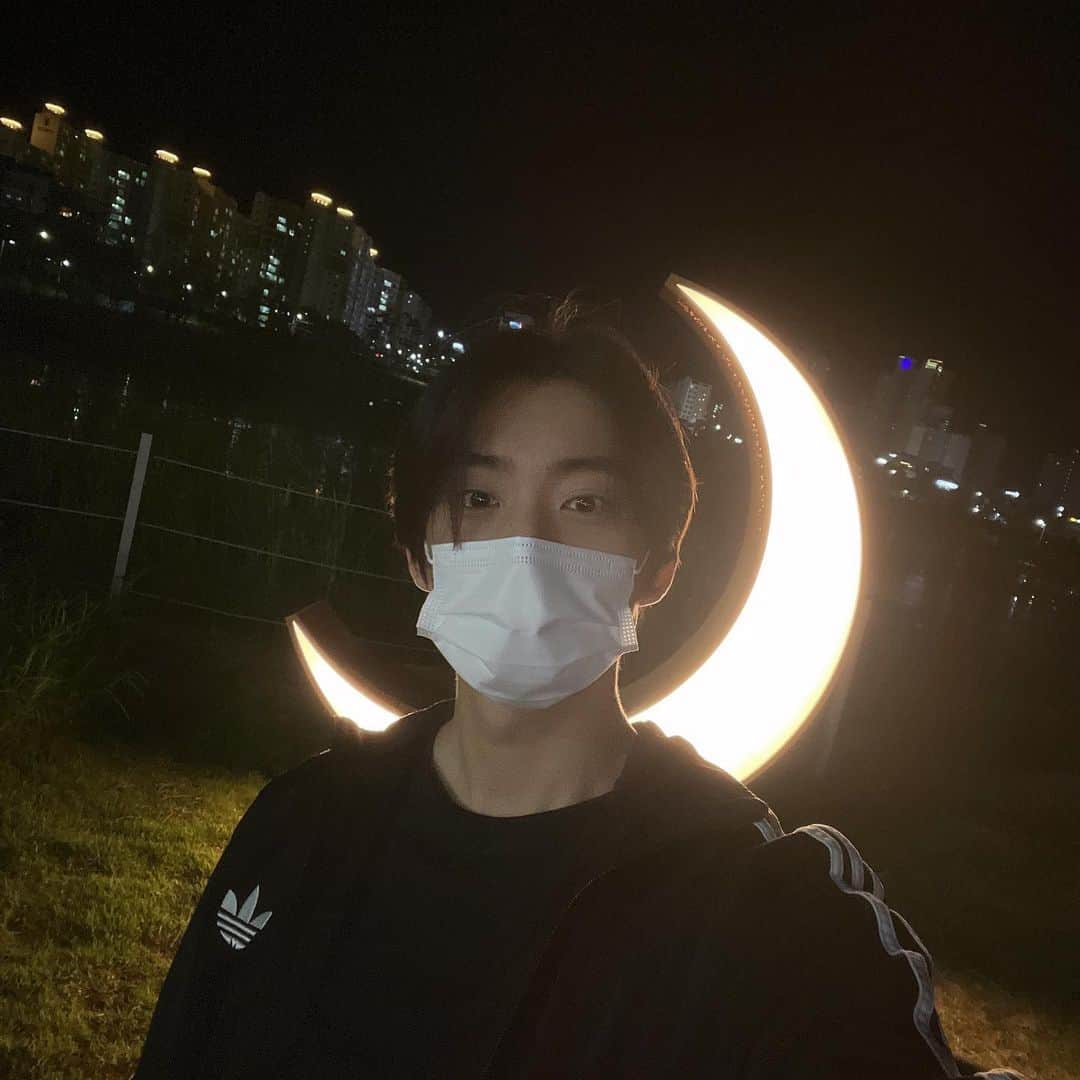 ゴンチャン さんのインスタグラム写真 - (ゴンチャン Instagram)「😷🌙」8月21日 0時15分 - gongchanida