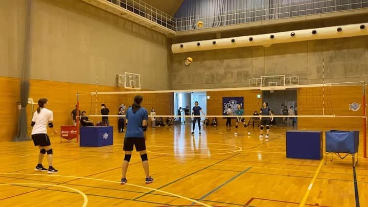 新鍋理沙のインスタグラム：「. 体張ってるシリーズ🏐 リサ編🧒🏻  #オールドルーキー」