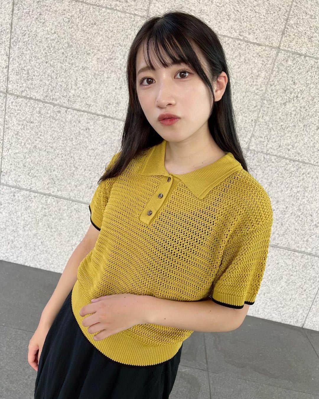加藤一華のインスタグラム：「. 💛🖤  #GUコーデ #プチプラコーデ  #低身長コーデ #黄色コーデ #夏コーデ  #ootd #透かし編みニット  #また載せすぎるやつ🤷🏻‍♀️ #だって選べないんだもの🙃 #タグ付けは２枚目に🏷」
