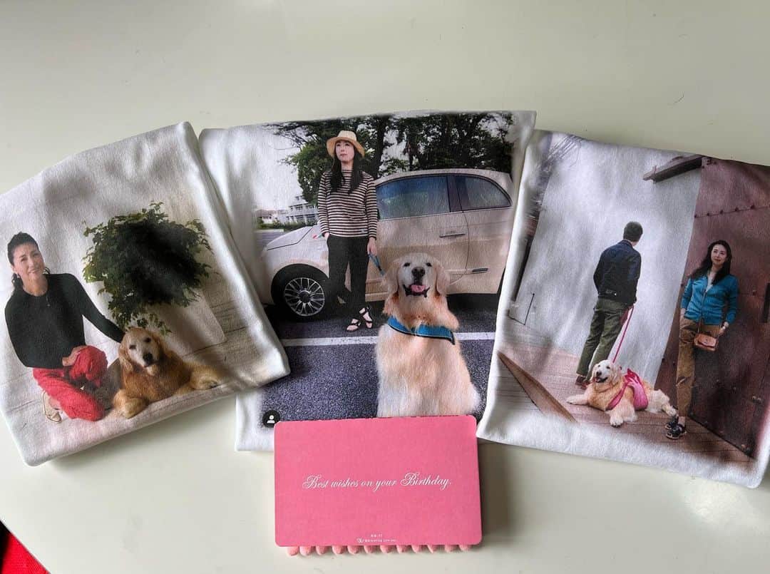 のインスタグラム：「お友達がお誕生日のプレゼント🎁に、かわいいメッセージカードと　ももえをプリントしたTシャツを作ってくれました👚  昨年の雑誌の写真撮影風景、 たくさんの場所に行った「ももえ号」の前での記念写真、家族３人の写真🤳などどれも懐かしく思い出されます🥲 @marianne_july」
