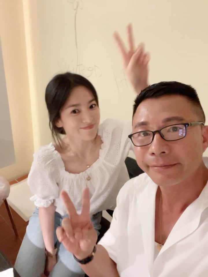 ソン・ヘギョのインスタグラム：「Long time friends❤️  @shonju 👍🏻」
