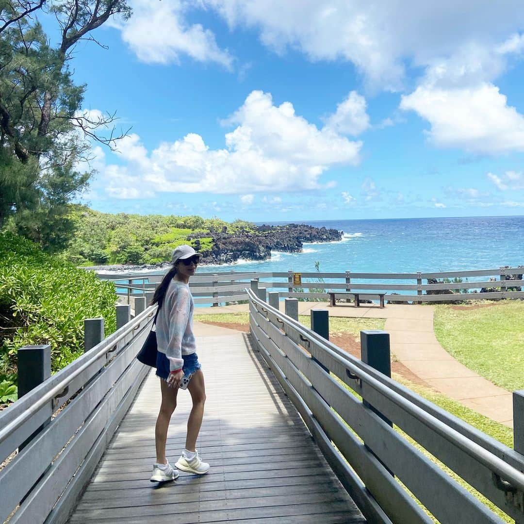 ミランダ・コスグローヴさんのインスタグラム写真 - (ミランダ・コスグローヴInstagram)「Road to Hana 🚗🏝🐚」8月21日 14時03分 - mirandacosgrove