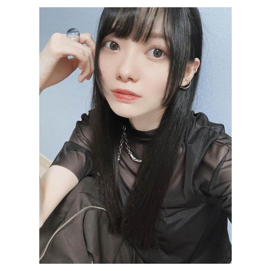 のインスタグラム：「みなさまお元気ですか？☀️  最近、スーパーロングが暑くて 10cmくらい切ってもらったよ💎 (ロングでかっこよくしてください と無茶なお願いを添えて…笑)  とっても気に入ったので久しぶりに📷  まだまだ残暑が続きそうなので 熱中症など気を付けましょうね🚰  メンテありがとうございました✂︎ @_k___zk」