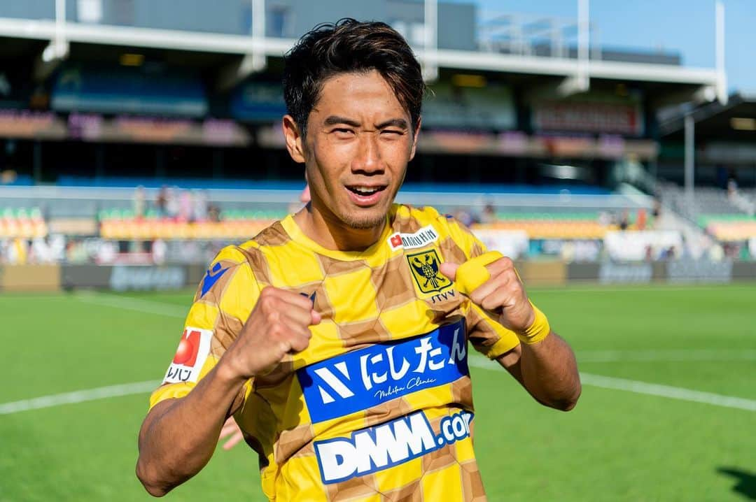 香川真司のインスタグラム：「Important win💪🏻 Well done lads⚽️ #sk10#stvv」