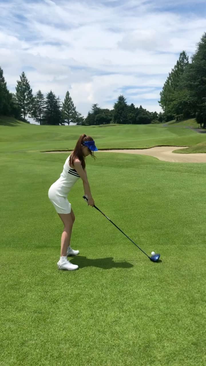 のインスタグラム：「golf⛳️ 難しい🤔 ・ ・ ・ ・ #ゴルフ#ゴルフ女子#ゴルフコーデ #ゴルフウェア#ゴルフ初心者#ゴルフ好きな人と繋がりたい#ゴルフ女子コーデ#ゴルフ男子#ゴルフスイング#ゴルフ練習」