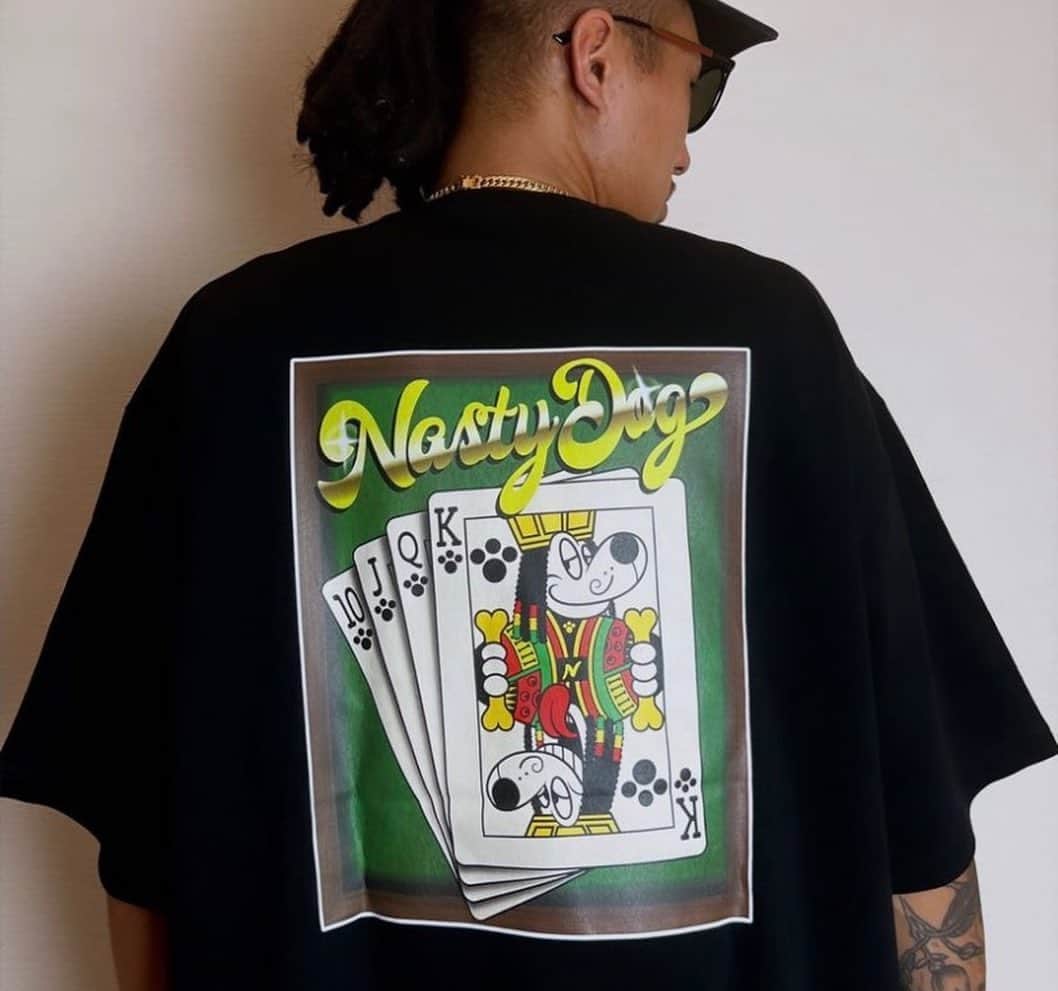 MYのインスタグラム：「㊗️NASTY DOGから新発売㊗️  ポーカードックTシャツです🃏 トランプとナスティードッグがコラボ🐶 デザインにこだわってます！🃏🐶 めちゃくちゃ可愛い🐶😍  ⚠️少量限定です⚠️  #Youもこれ着て運上げチャイナ〜」