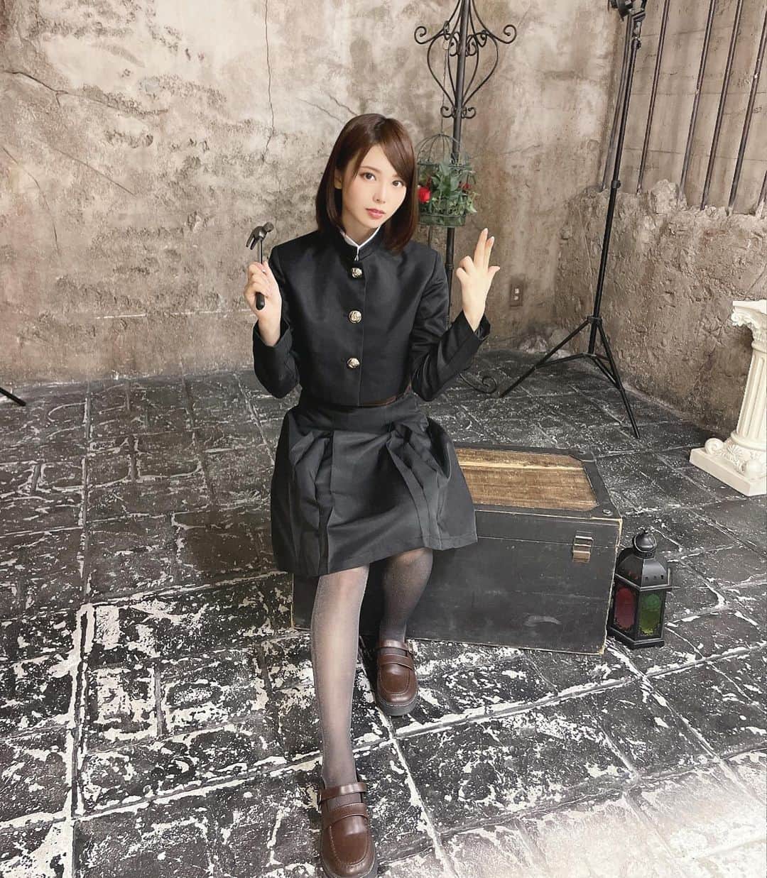西村歩乃果のインスタグラム：「釘なし野薔薇  釘用意するの忘れました😝  ファンクラブのグッズ用の撮影です。  #呪術廻戦　 #釘崎野薔薇　 #コスプレ」