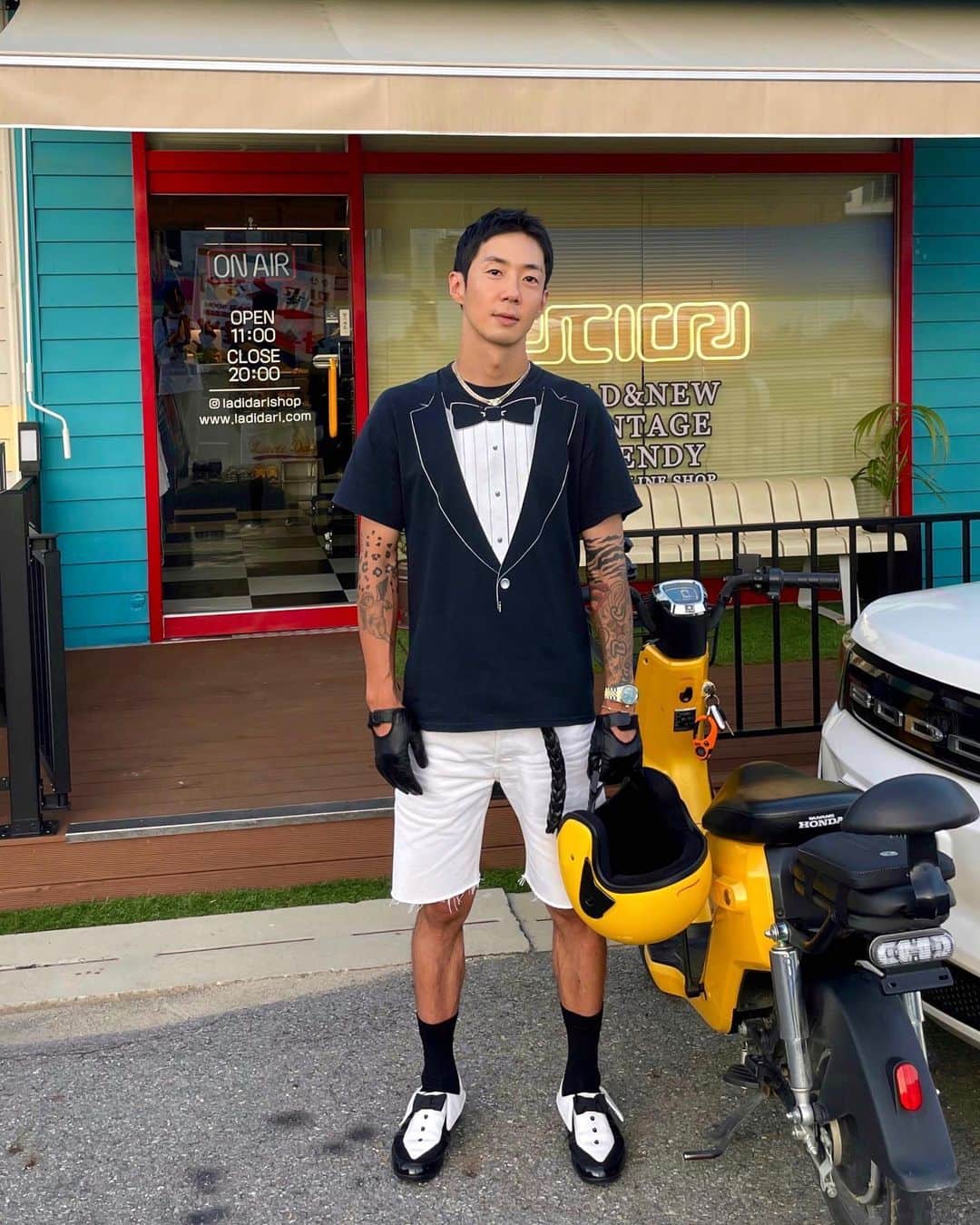 ダリ のインスタグラム：「Mr. DARI🐧🛵」