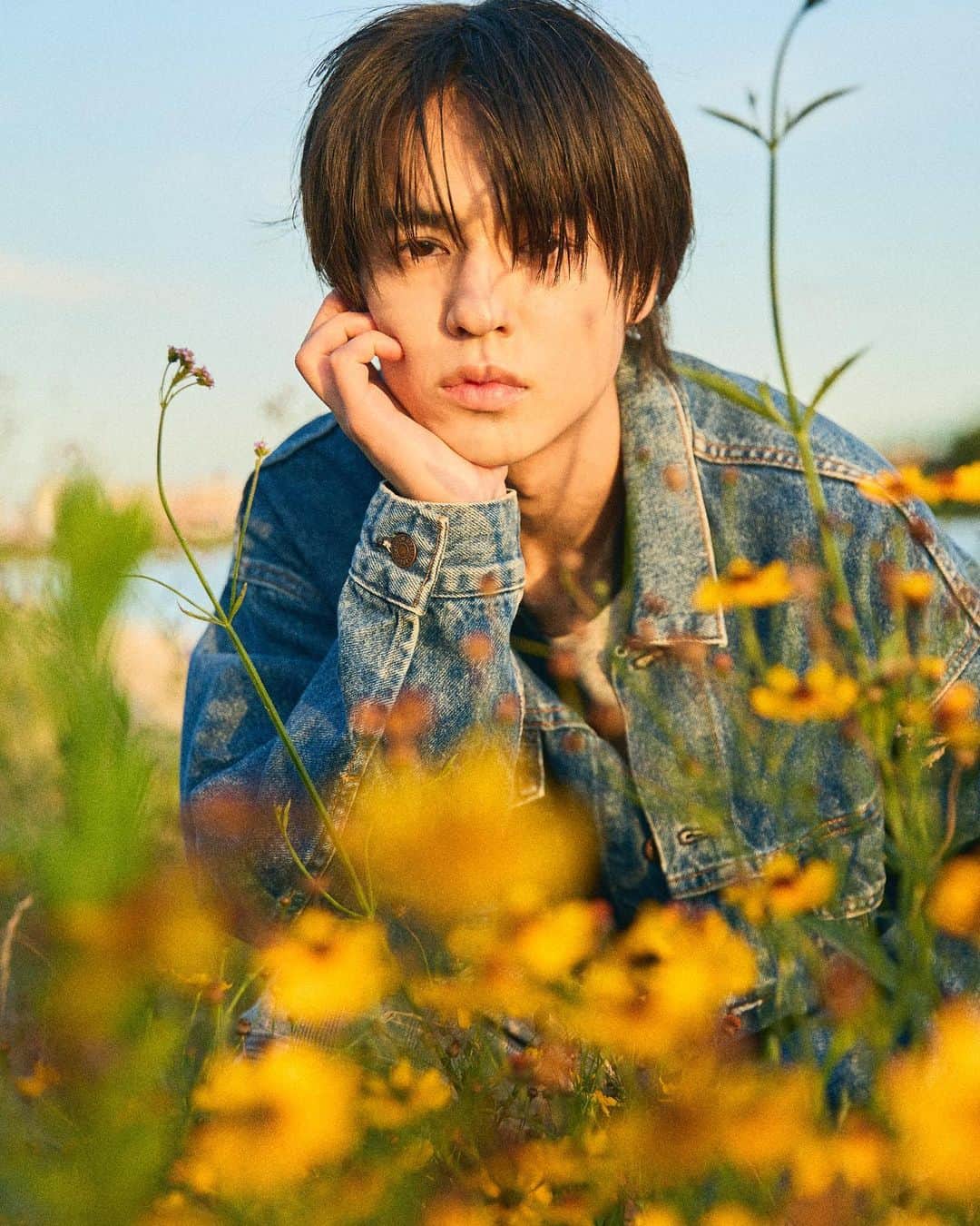 奥野壮のインスタグラム：「2nd写真集発売させていただきます！ 僕の撮りたいものを撮るために沢山わがまま聞いていただきました笑 その分素敵な写真集に出来上がってます！  11月11日発売です！是非！  それと、、22歳なりました㊗️ 沢山のお祝いメッセージありがと〜！ 今年も楽しみながらお仕事頑張ります✌︎」