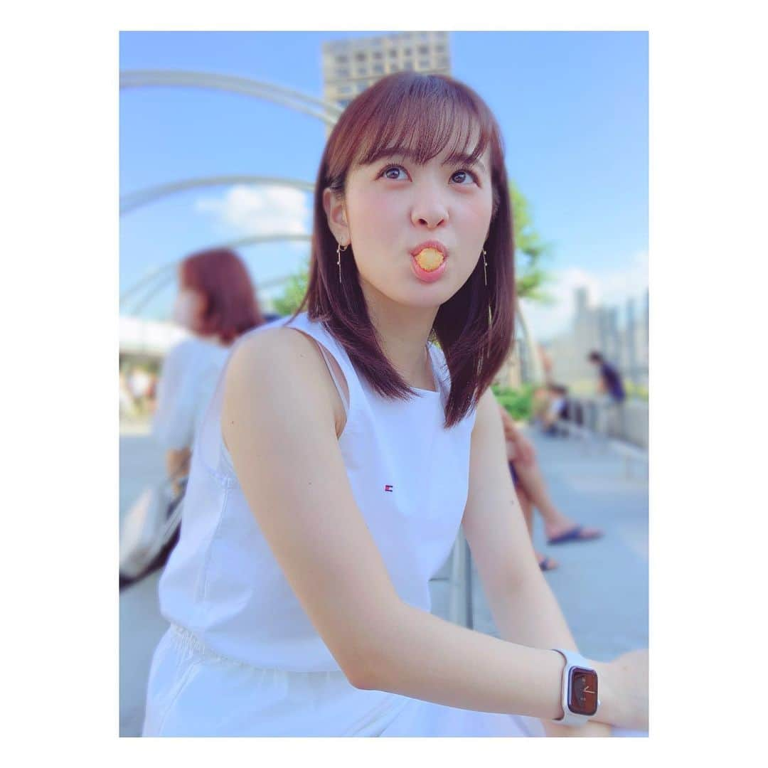 河出奈都美さんのインスタグラム写真 - (河出奈都美Instagram)「. とある昼下がり😗  自分ではあまり意識していなかったが ハッシュドポテトをかなり速いペースで 口に運んでいた模様（笑）  なんか無性に好きなんですよねえ、 映画館で見つけたら絶対に買っちゃう。  #フライドポテト #より #ハッシュドポテト #のほうが #好きかも #共感してくれる人いるかな  #昼下がり#休憩中#休憩#休日#休日の過ごし方#休日コーデ#休み #日本テレビ#アナウンサー#河出奈都美」8月21日 20時21分 - kawade_natsumi