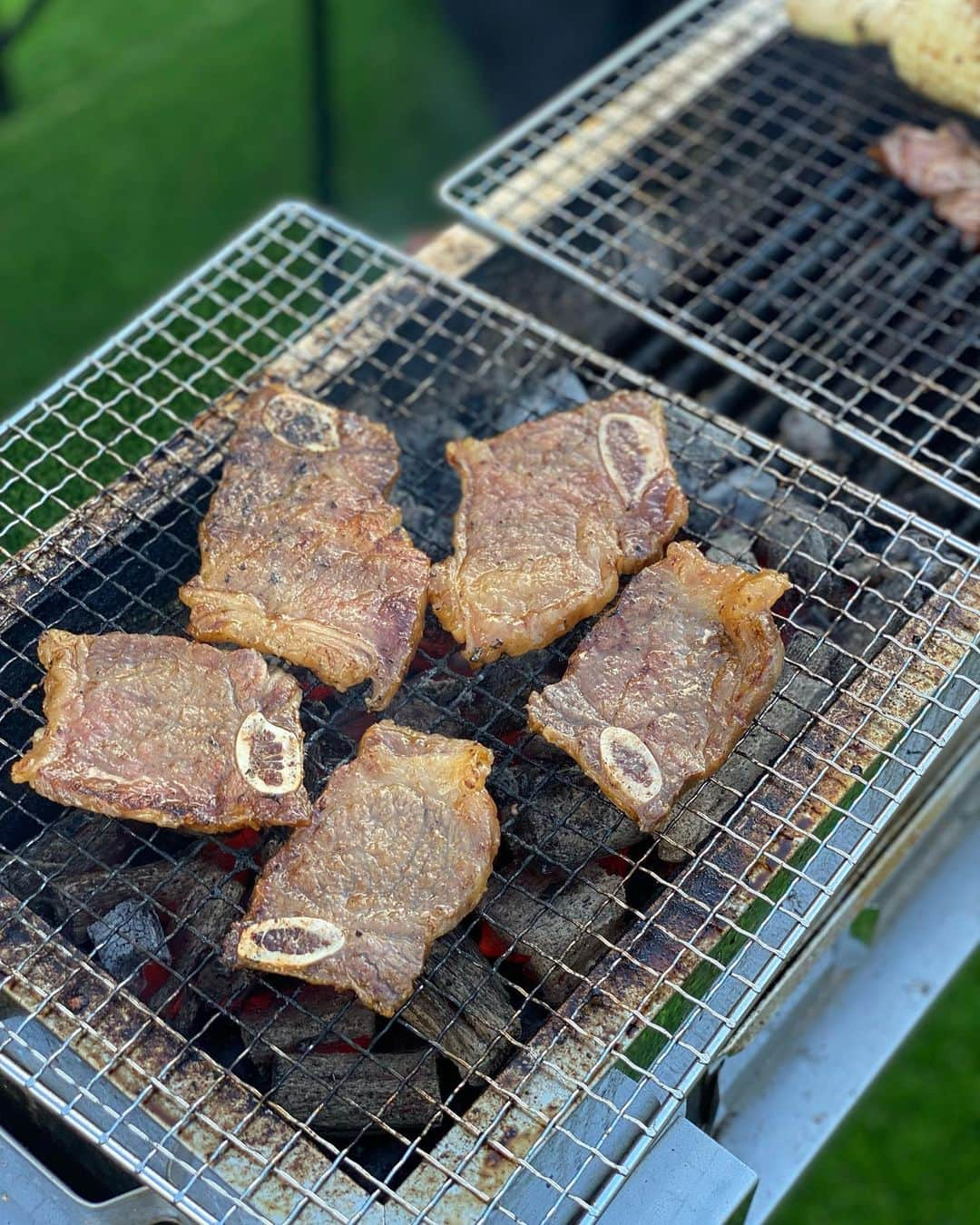 迫田愛子さんのインスタグラム写真 - (迫田愛子Instagram)「⁡ お誕生日会食事編🍖 ⁡ @hiromiya_yakiniku  @kinjuakasaka  @meatgarage.kitagawa  ⁡ のお肉を揃えて焼肉‼︎ ⁡ 焼きモロコシやお野菜、キムチ、コーンごはんに焼きおにぎり💛 ⁡ 大人が楽しい会。笑 ⁡ ⁡ ⁡#happybirthday  #天才AIKO食堂 #AIKO食堂 #aikocooking #cooking #料理  #おうちごはん #和食 #japanesefood #instafood #instadelicious #homeparty」8月21日 20時32分 - aiko_esnail