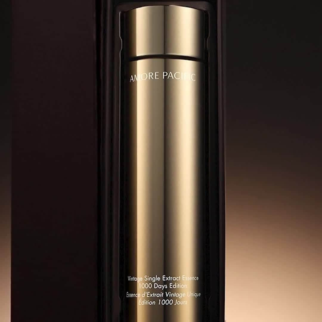 アモーレパシフィック USのインスタグラム：「Our Vintage Single Extract Essence 1000 Days Edition, now made from green tea leaves fermented for 1000 days.   The lengthened fermentation process helps to boost their efficacy and antioxidant power. Experience the anti-aging benefits of green tea when you shop it at the link in bio.   #AmorePacific」