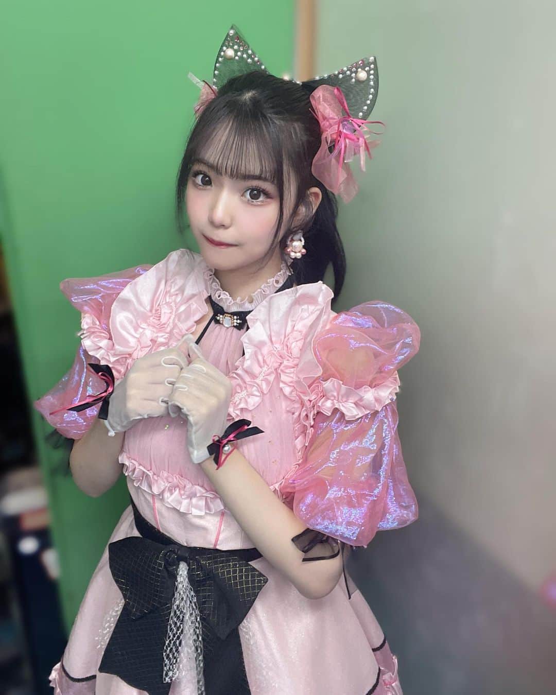 のインスタグラム：「⁡ ⁡ ⁡ ⁡ 本日はアイドルスクエアありがとうございましたー₍ᐡˊo̴̶̷̤  ̫ o̴̶̷̤ˋᐡ₎♡ ⁡ そして今日で12連泊ラストです😭！ 長かったけどみんなと沢山会えて嬉しかったなあ🐈🎀 ⁡ またみんながmiaoともえに会い来てくれますように👶🏻🎶 ⁡ ⁡ ⁡  #miao#いいね返し#f4f#followme#03  #Japan#自撮り#JK#インスタ#Instagram#アイドル#アイドル衣装#ライブ#対バン#ポニーテール#イベント#フェス#ライブ」