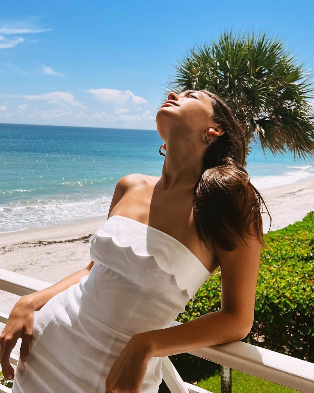 セリーヌ・ファラクのインスタグラム：「Bday tomorrow ☀️」