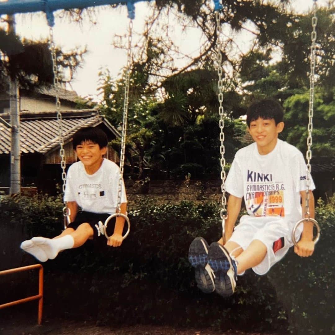 のインスタグラム：「. #1999  #2022  #brother  #gymnastics」