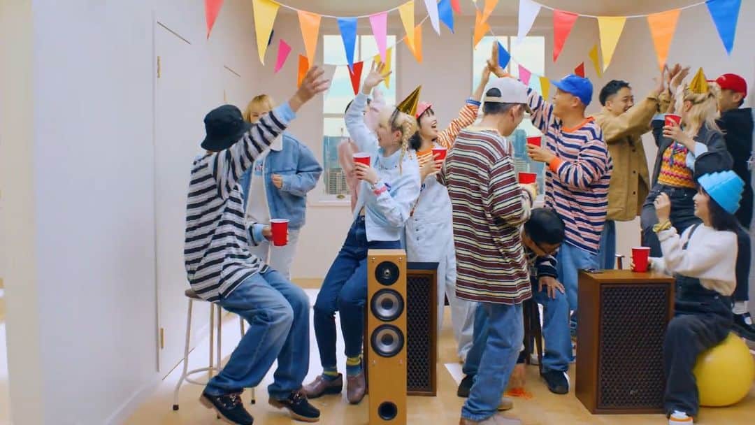 tofubeatsのインスタグラム：「Levi's SilverTabの2022AW webムービー音楽、川辺ヒロシさんと共作させていただきました！豪華出演陣の皆様と共にぜひどうぞ。  https://www.levi.jp/2022aw_silvertab.html  Supervisor: @nigo Director: Takei Goodman ​ Photo: @naito_ching ​ Music: @firoshi1 +@tofubeats ​ 出演： @bim_otg​ @chaiofficialjpn​ @chelmico​ @daoko_official​ @kogakenkoga​ @sdp1990_official​ @sissonne_Hasegawa​ @tenshin.nasukawa​ @vava_cds​ @verdy​ @yoshifumiegawa​」