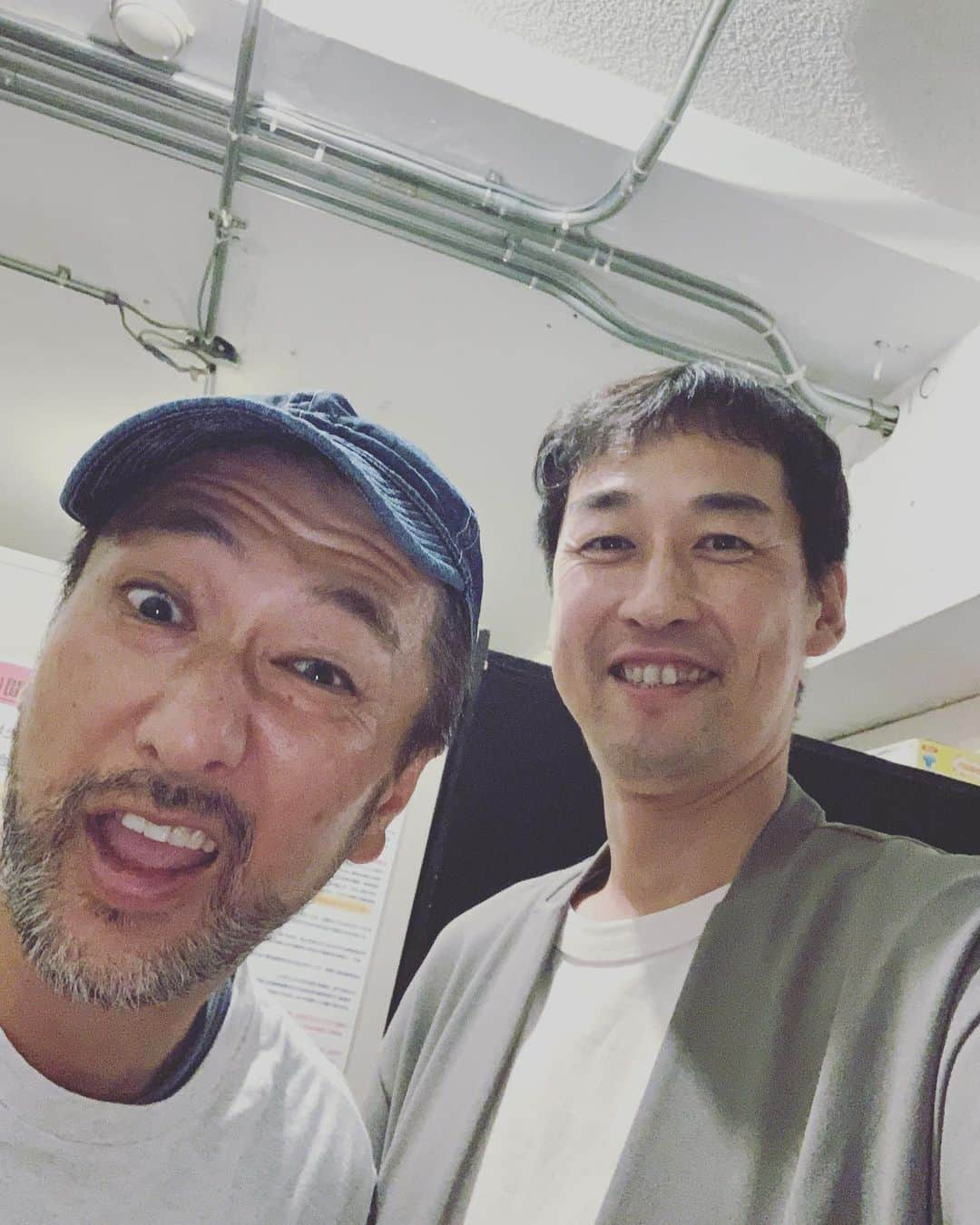 大上邦博さんのインスタグラム写真 - (大上邦博Instagram)「NSCの同期、村越と一緒になりました。 芸風、ギャグ、人柄、スキル、しゃべる声小さい、あの頃から何も変わってなかったです。最高。」8月22日 0時41分 - ooooueeee