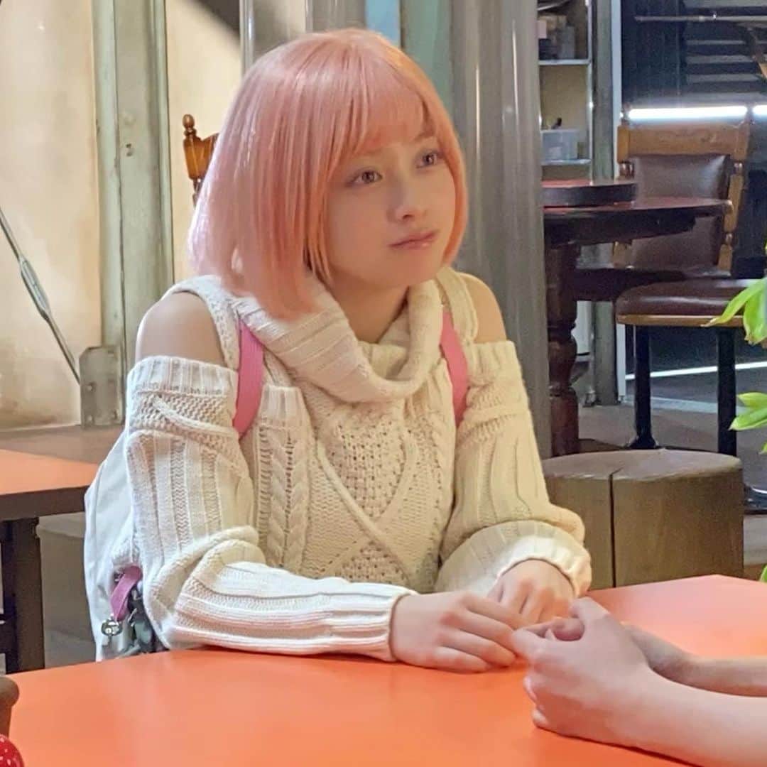 のインスタグラム：「こんにちは！環奈MGです。  今日はバイオレンスアクションのオフショットをシェアします🍜  #橋本環奈 #橋本環奈2022 #橋本環奈マネージャー #バイオレンスアクション」