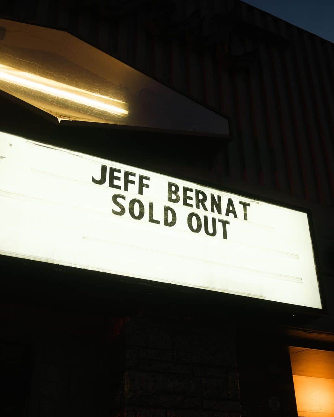 Jeff Bernatのインスタグラム：「10 shows. 9 sold out.   Thank you so much to everyone who came to my North America tour and to everyone who made it all possible. It feels great to be back on stage again.   Asia, you’re next 🌹」