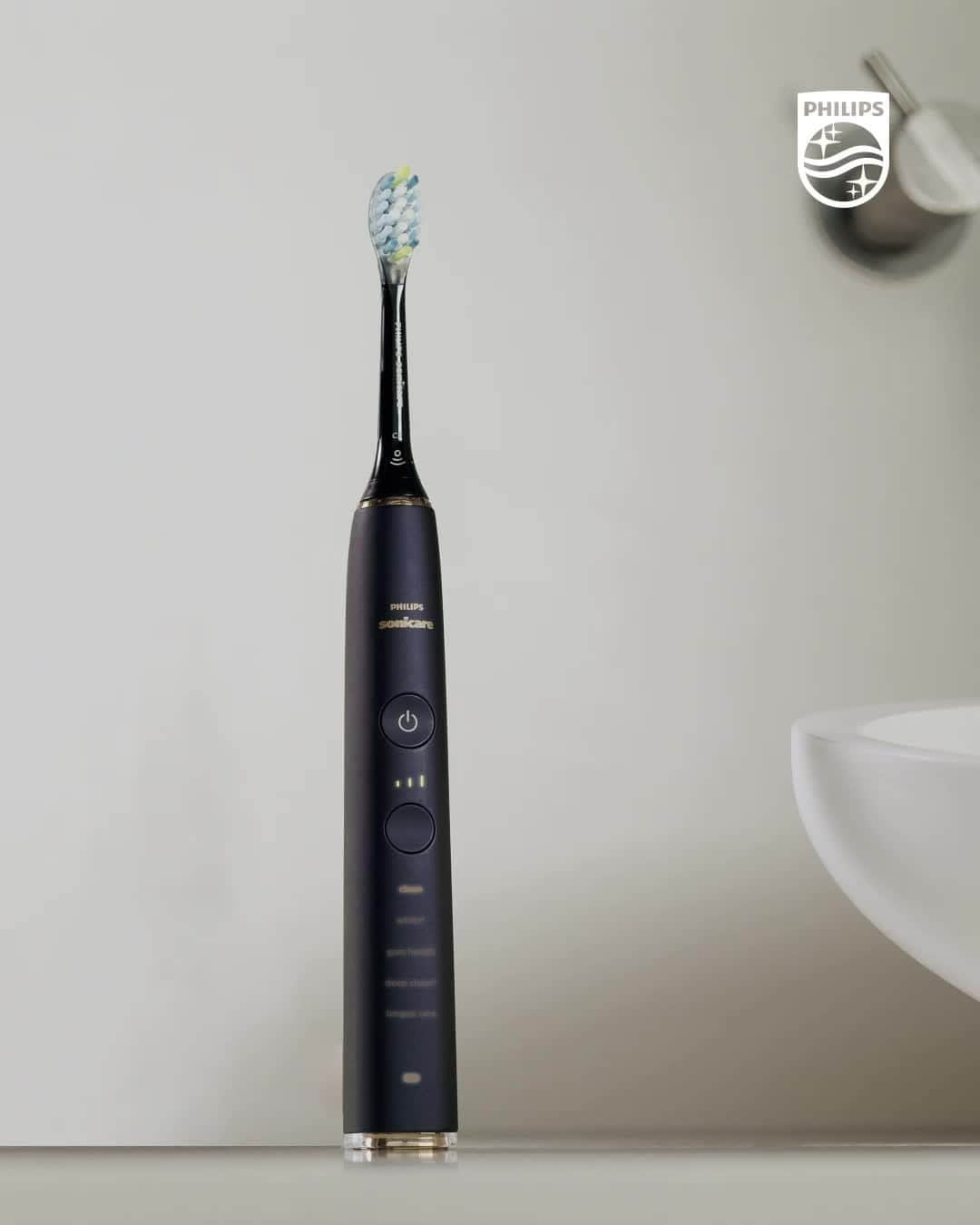 Philips Sonicareのインスタグラム：「To the coffee lovers out there, upgrade your oral health with the DiamondClean Smart, which removes up to 100% more stains than a manual toothbrush, and with a leading whitening toothpaste.🦷   #PhilipsSonicare」