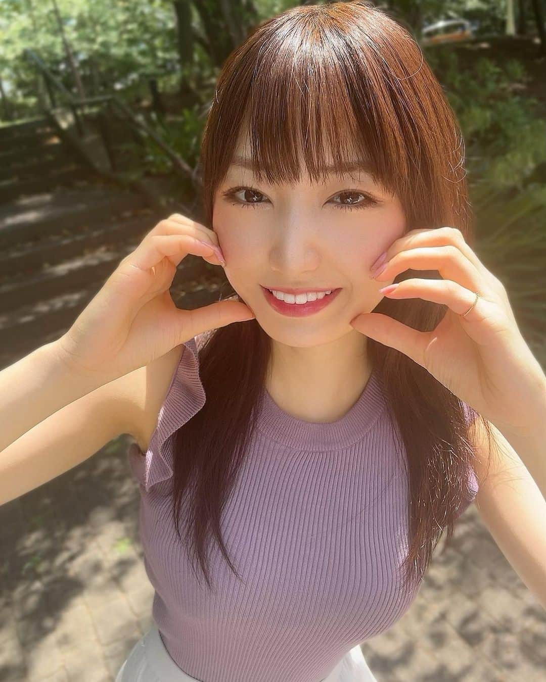 美音咲月のインスタグラム：「🍓 おはよっ。コメントしてほしい日だよ。🐼🌸 ・ ・ ・ おはよう #ノースリーブ #美音咲月」