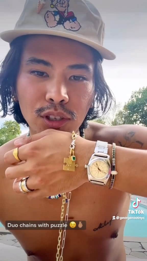 稲木ジョージのインスタグラム：「What jewelry would I wear by the pool 💎 I’m in upstate so nobody is watching but I still want to look kewt and fancy🤭😅 Strongly recommend to not get your pearls wet🙅🏾 Will do another video about that next time😉  プールサイドでどんなジュエリースタイリングが楽しめるか動画撮ってみました🙌🏽パール系は濡れないよう気をつけてください！次回の動画で理由を教えますね！ シルバーは変色いたしますのでおすすめしません🙅🏾18金は変色しないので、地金系、石系、ビーズでプールジュエリーファッションを楽しみましょう🫶🏽失くさないようにクラスプがしっかり留まっているか要チェック！泳ぎ終わったらクリーニングしてジュエリーをピカピカにしましょうね😉✨」