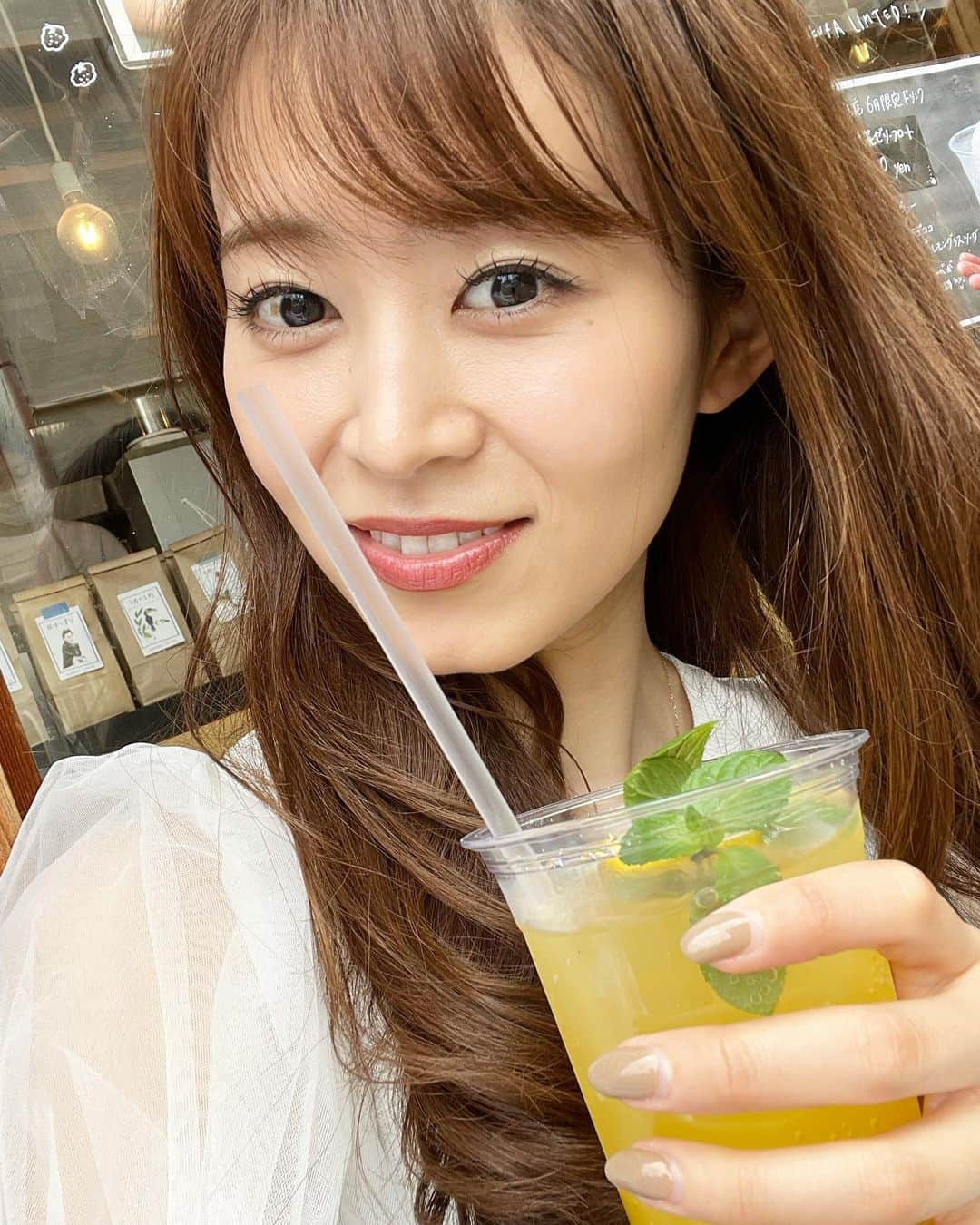 大家彩香さんのインスタグラム写真 - (大家彩香Instagram)「夏は冷たい物がいいよねっ😋♥️ レモネード🍋  今週も一週間頑張りましょーう💕  #札幌テレビ#stv #どさんこワイド朝#大家彩香#女子アナコーデ #女子アナ #夏コーデ#冷たい飲み物#レモネード#カフェ巡り#私服コーデ」8月22日 7時36分 - ayaka_oie_official