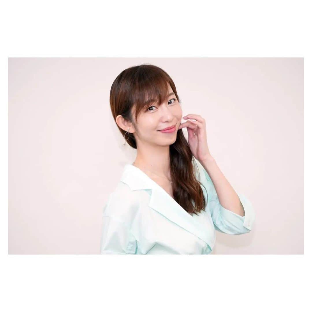 塩地美澄のインスタグラム：「📸©︎Sirabee/しらべぇ 本日発売の『週刊大衆』の表紙に登場させていただいております。 表紙の他、来月発売する写真集からのカットがたっぷりと掲載。 お近くの書店などで手にいれてくださいね。  またその写真集について Sirabeeさんにインタビューしていただいた記事が WEBにアップされました。 ぜひご一読ください！  ✅8/26イメージDVD「艶やか美」発売  ✅8/28（日）撮影イベント出演 参加ご希望の方は はなまる撮影会のHPからお申し込み下さい!  ✅9/16写真集『瞬間（とき）』発売予定 ※プロフィール欄のURLからご予約可能です #塩地美澄」