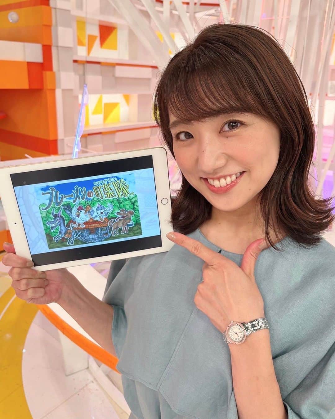 フジテレビアナウンサーのインスタグラム：「松村未央です🌻 フジテレビアナウンサーによるデジタル紙芝居、 私のおすすめは「ブレーメンの町楽隊」です✨  この作品は劇中に動物がたくさん登場するので、 聴いていてとっても楽しいんです！ 動物の鳴き声やセリフにご注目ください🐓  音で楽しめるのもデジタル紙芝居ならでは！ 小さなお子さんにもおすすめです☺️  夏休みにぜひ🍉  #ブレーメンの町楽隊 #デジタル紙芝居 #夏休みにおすすめ #フジテレビアナウンサー #松村未央」