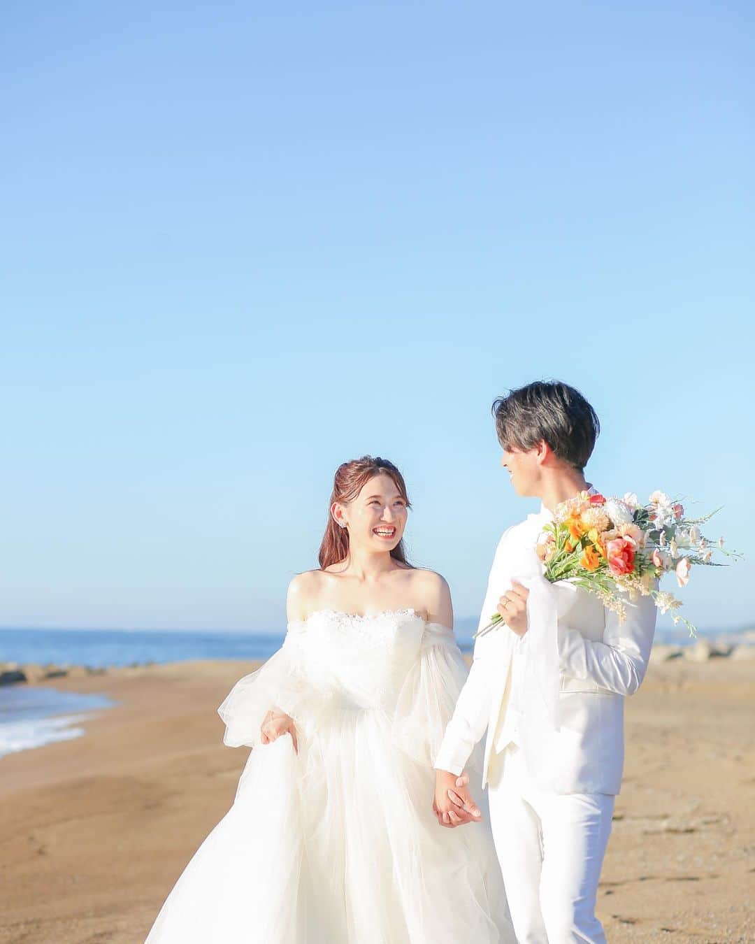 福井結婚式 福井結婚式場のインスタグラム：「.  こんなに素敵な  笑顔を  幸せな瞬間を  1分でも1秒でも多く  つくりたい  守りたい  と心から想っています  ✳︎  お気軽にご相談ください❤︎  ✳︎  #ララシャンスベルアミー #lalachanebelami #fukui」