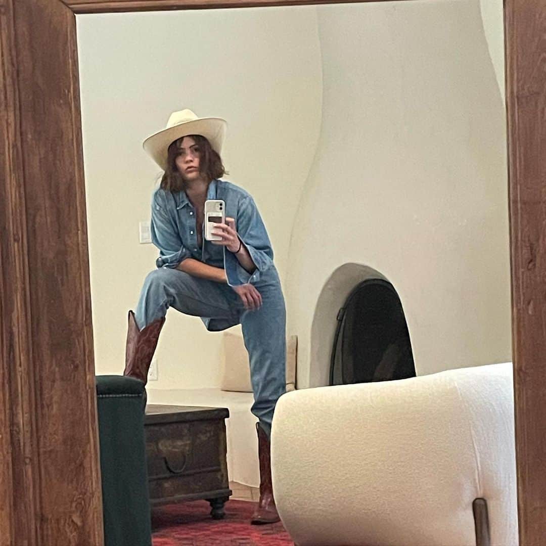 シェリー・ヘニッヒのインスタグラム：「ABQ bc i cant spell it yet」