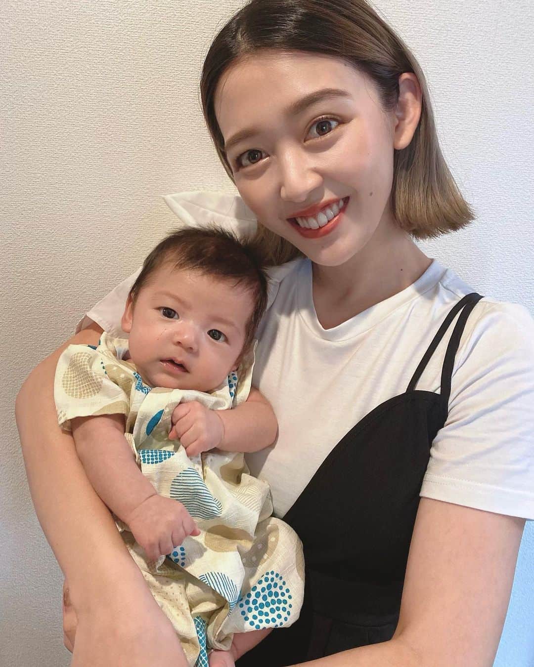 DJ SHERY（小坂早紀）のインスタグラム：「実家でばばちゃん👵と撮影会📸  初の夏祭りデビューを果たしたよん！ 来年はもっと夏を楽しもーなー🍧🏝 今から想像するだけで楽しみ！笑  来年にはお願いしますから コロナ🦠無くなってください😭😭🙏🙏  #生後2ヶ月　#2ヶ月ベイビー　#生後　日　#男の子ベビー　#男の子ママ　#6月生まれ　#令和4年ベイビー　#成長記録　#育児日記　#子育てグラム　#赤ちゃんのいる暮らし　#ベビスタグラム　#新米ママ　#親バカ　#第一子　#子育てママ」