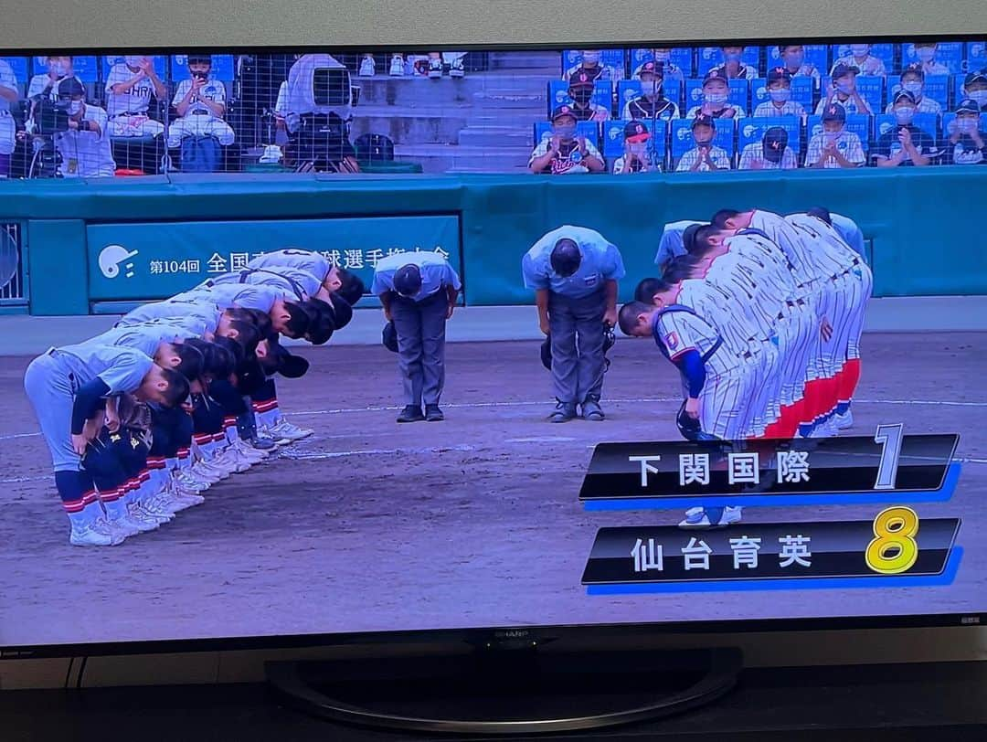 上林誠知さんのインスタグラム写真 - (上林誠知Instagram)「後輩のみんな感動をありがとう！ たくさんパワーをもらいました💪  東北勢初優勝おめでとう㊗️  #仙台育英 #甲子園 #初優勝 #おめでとう㊗️  #母校」8月22日 16時44分 - seiji.uebayashi