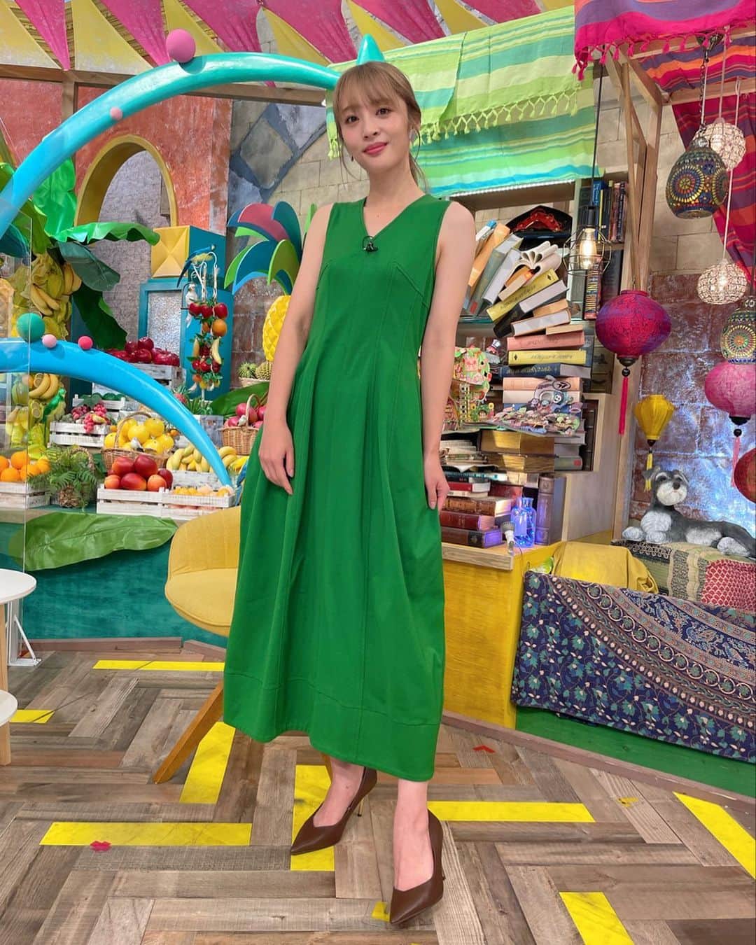 神部美咲のインスタグラム：「ポップUP！  スタジオの皆さんすごく優しくて とっても楽しかったです☺️  ありがとうございました💓  衣装  one-piece @lanvin_en_bleu_womens pierce @unoaerre_japan shoes @randa_pic」