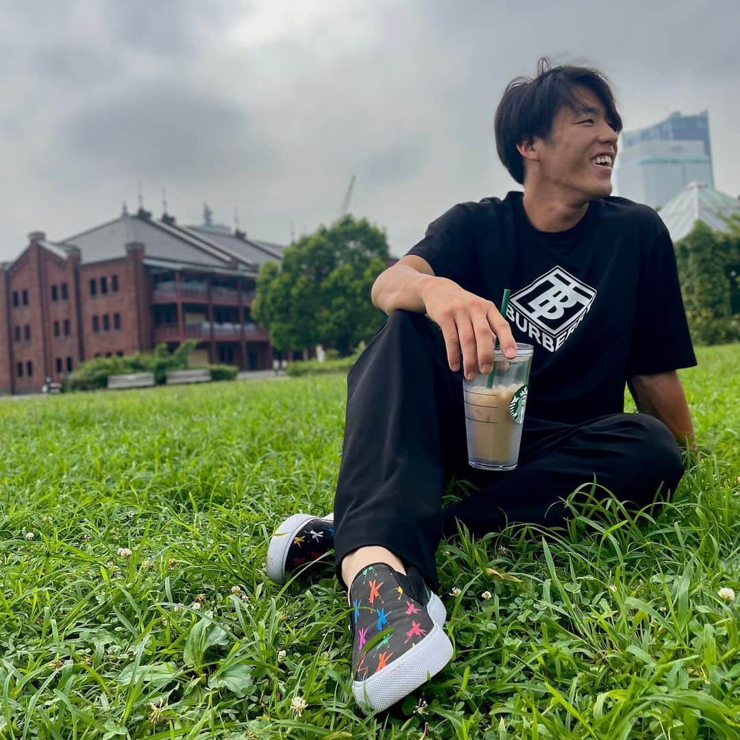 重信慎之介のインスタグラム：「- The most important thing is to enjoy your life – to be happy – it’s all that matters. - 何より大事なのは、人生を楽しむこと。 幸せを感じること、それだけです。　オードリー•ヘップバーン - #dcshoes #starbucks」