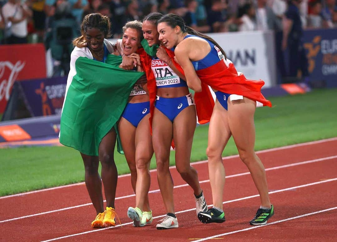 アレシア・パヴェーゼさんのインスタグラム写真 - (アレシア・パヴェーゼInstagram)「Wow… bronzo europeo 🥉 🥺💙 #4x100 #europeanchampionship #munich2022  Foto: FIDAL/FIDAL」8月22日 17時10分 - alessiapavese