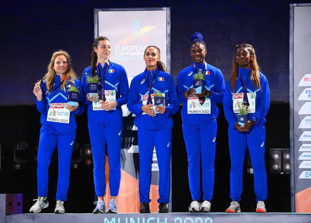 アレシア・パヴェーゼさんのインスタグラム写真 - (アレシア・パヴェーゼInstagram)「Wow… bronzo europeo 🥉 🥺💙 #4x100 #europeanchampionship #munich2022  Foto: FIDAL/FIDAL」8月22日 17時10分 - alessiapavese