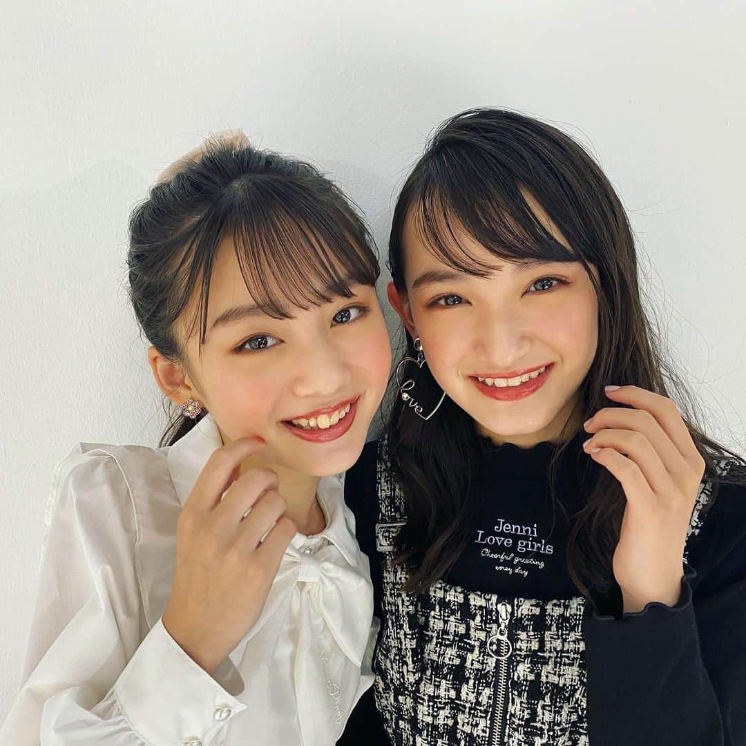 ニコ☆プチのインスタグラム：「. . みなさんニコ☆プチ10月号 ゲットできたかなー！？🥹💕 . . カバーガールの2人だよ🐱❄️ . #飯尾夢奏 #川口莉奈 #ニコプチ .」