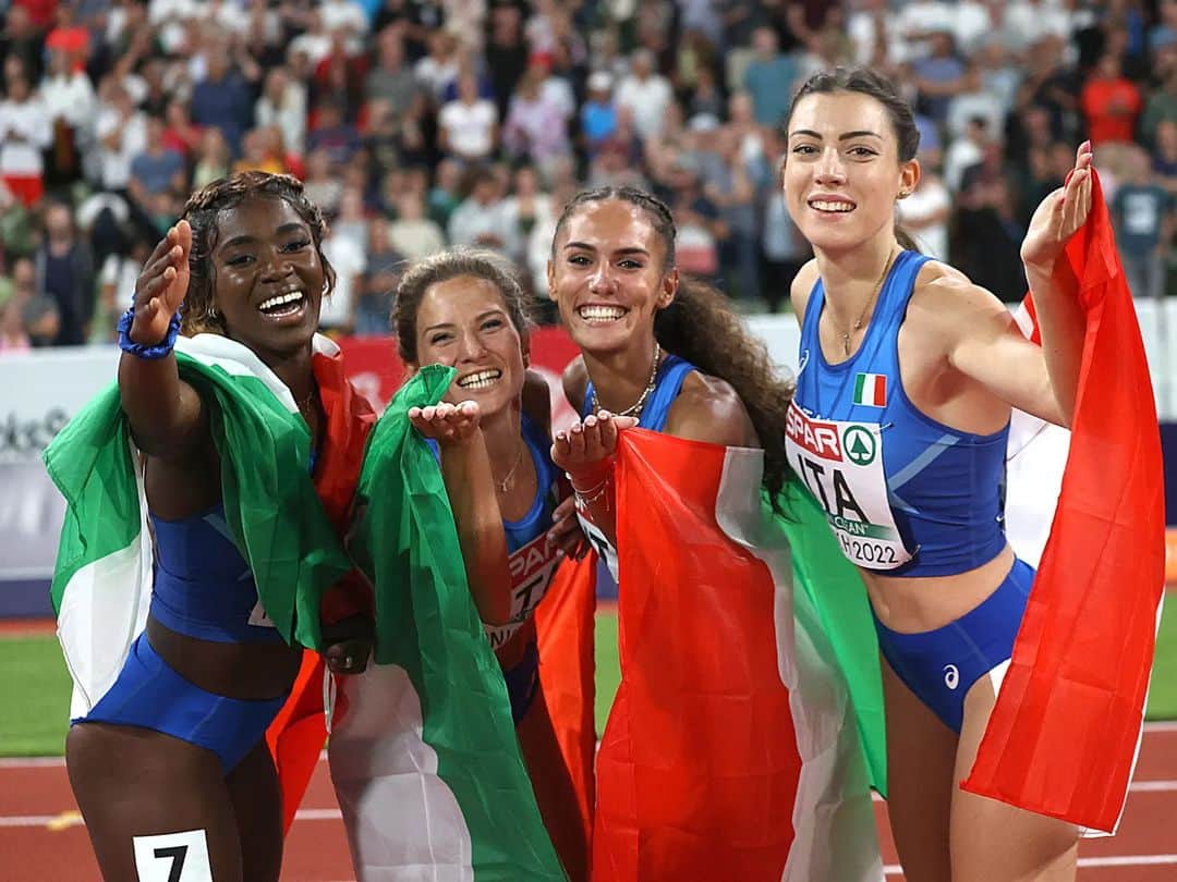 アンナ・ボンジョルニのインスタグラム：「Se è un sogno, non svegliateci! BRONZO EUROPEO! 🥉Grazie ragazze per tutte queste emozioni❤️ 📸 @photocolombo e @una_grana per Fidal. #bronzemedal #europeanchampionships #munich2022 #atleticaitaliana #girls #sprinter #runner #runnersofinstagram #dreamscometrue」