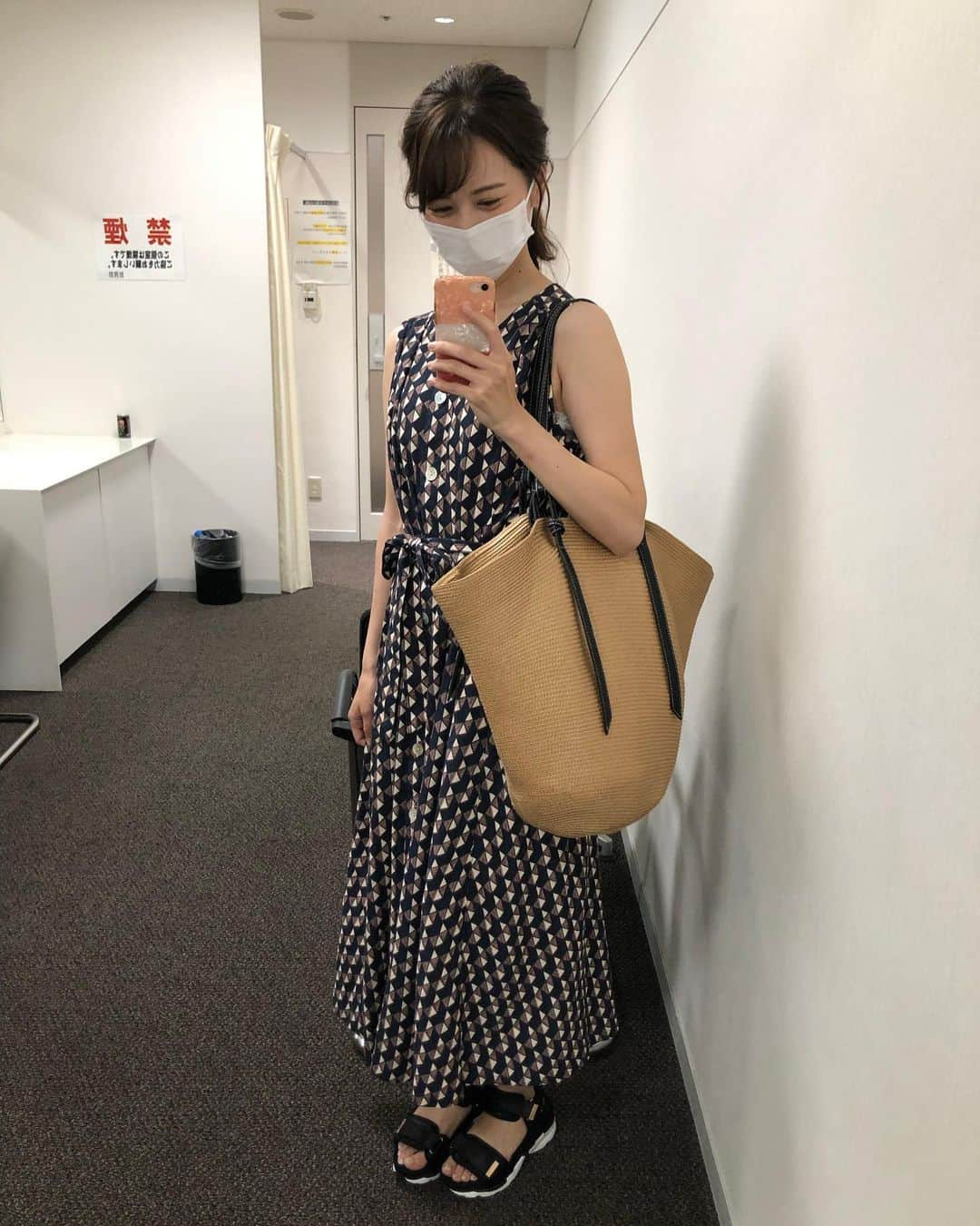 高見侑里さんのインスタグラム写真 - (高見侑里Instagram)「◡̈♥︎ お仕事終わりに外を歩いていて「今日は涼しいかな？」と思ったのですが、雲の隙間から太陽が顔を覗かせたらやはり暑かったです💦  今週も心も身体も健やかに過ごせますように✨」8月22日 19時14分 - yuri_takami_official