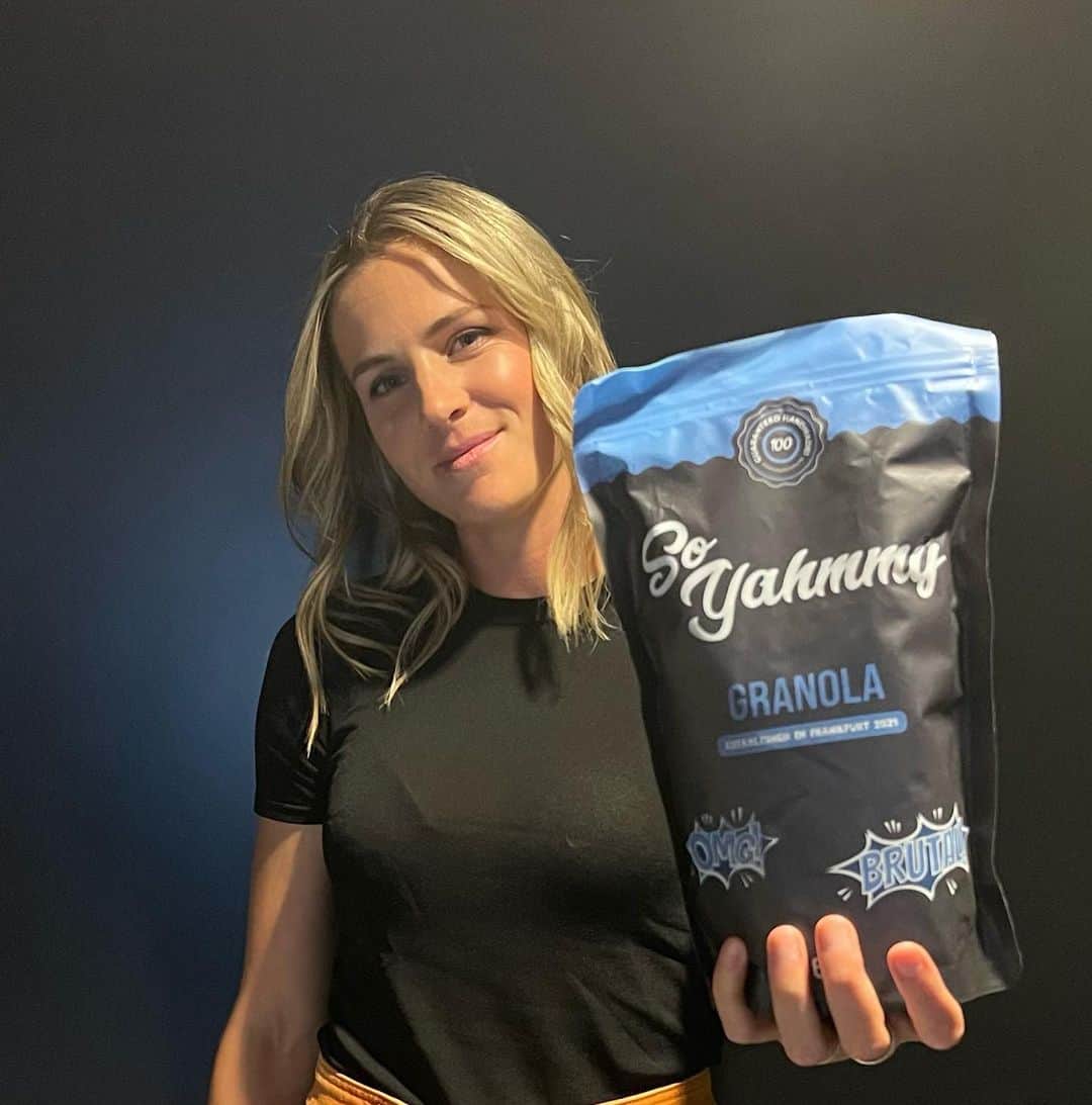Ana Maria Crnogorcevicさんのインスタグラム写真 - (Ana Maria CrnogorcevicInstagram)「Happy to announce that i’am a Co-Owner of @soyahmmy 😍💪  since the first day i’m in love with our handmade granola, and i cant be more proud to go this way with my amazing Co-Owners @_k_u_l_i_g_ @melanie.soyah @nicolasdebusmann   Check out our Online-Store aaaand  Life is much better since i met ya😍  https://www.soyahmmy.de」8月22日 22時05分 - ana_crnogorcevic