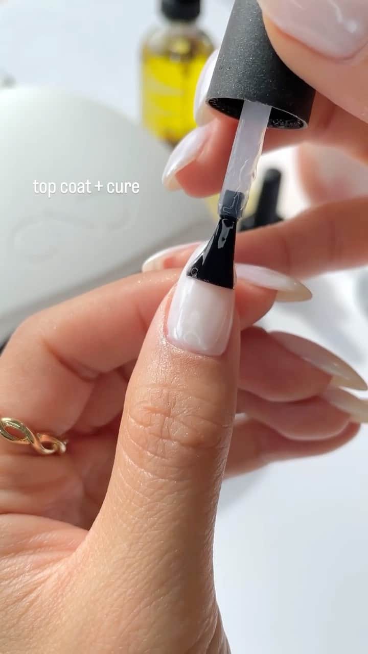 NailsVideosのインスタグラム：「Glazed donut nails by @joydumpling 🍩」
