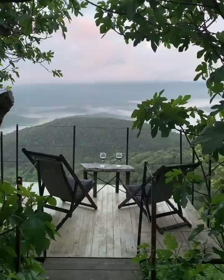 AnOther Magazineのインスタグラム：「Leafy views in Tuscany, Italy 🌳 – #GorgeousGardens ⁠ ⁠ 🎥 by @iamfabionap⁠」