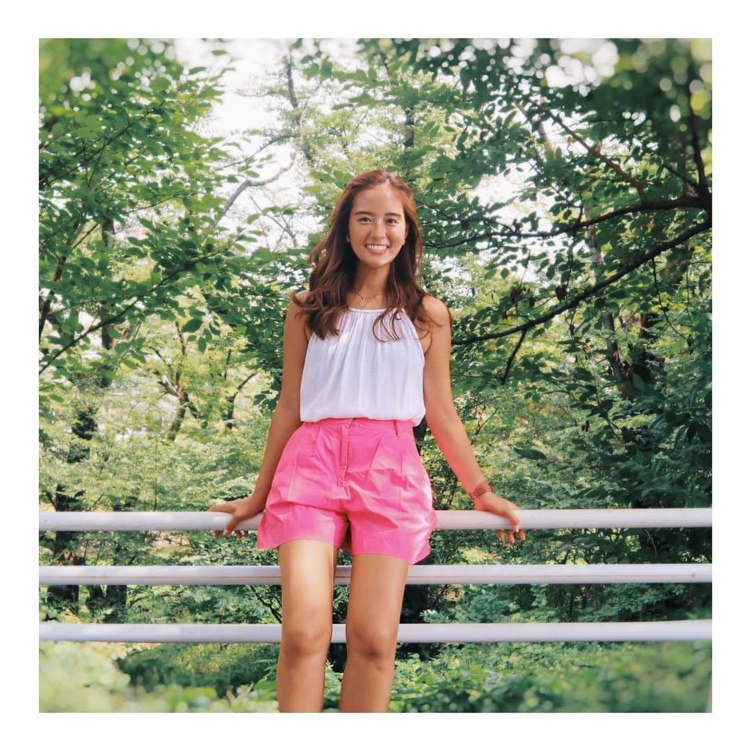 忽滑谷こころのインスタグラム：「. 最近夏の終わりを感じ始めた方がぽつぽついらっしゃるようですが、私はいけるところまで短パンで粘る所存です。 . #風邪だけひかないように」