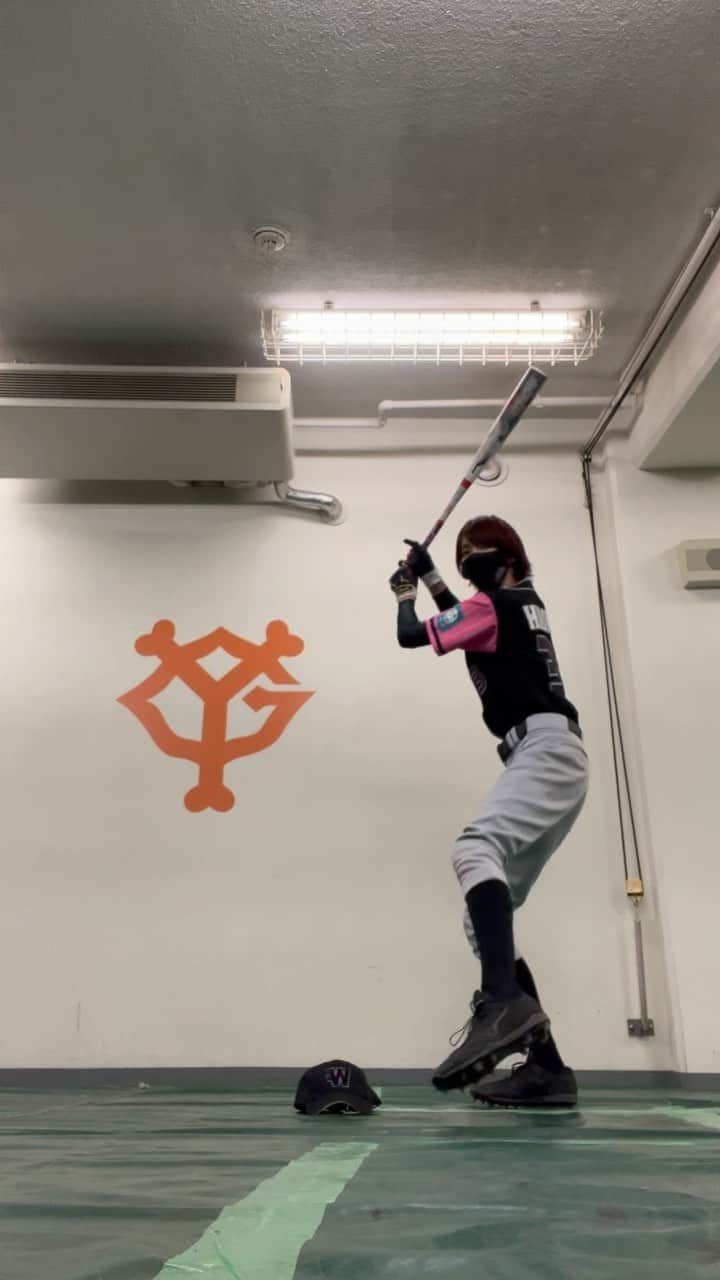 笹森裕貴のインスタグラム：「『ACTORS☆LEAGUE in Baseball 2022』  今年も東京ドームでプレーさせていただきました！！！！  負けた！！ めちゃくちゃ悔しい！！！！ でも最高に楽しかった！！！！  客席を見ると本当に沢山の方々が僕のタオルとか持ってくれていて、すごく嬉しかったです。 こんなにも多くの方々に応援してもらっているんだと思って本当に嬉しい気持ちと、チームに貢献できなかったことの悔しさとで泣きそうになりました。  絶対リベンジします。  #くるむのバット #素振り  #アクターズリーグ」