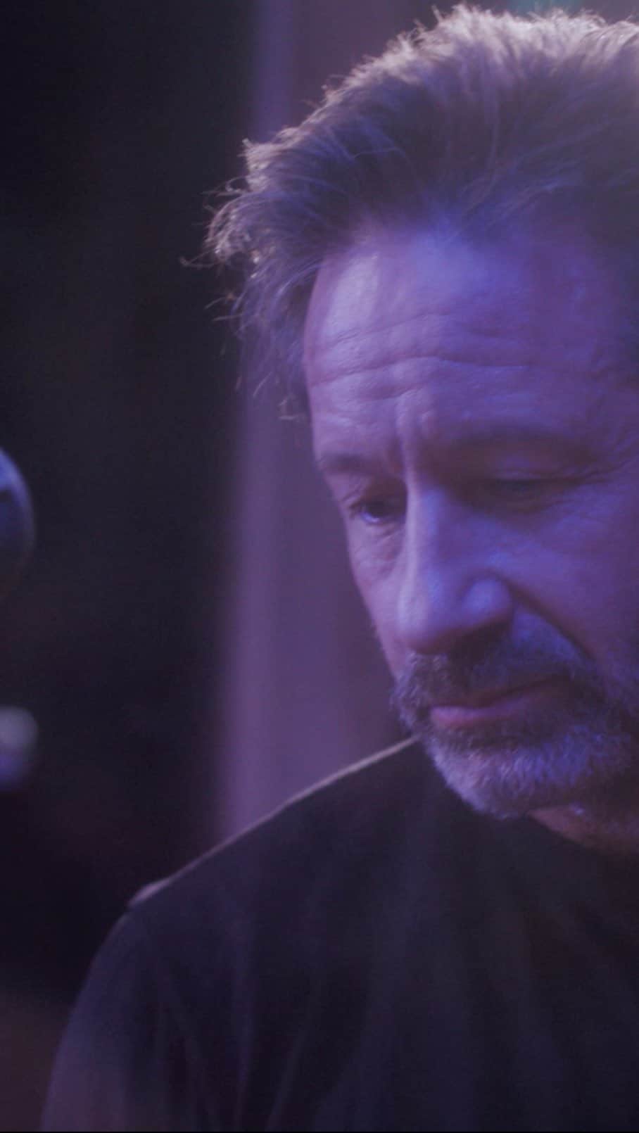 デイヴィッド・ドゥカヴニーのインスタグラム：「Has it really been one year since the release of 'Gestureland'?   Here's an in-studio performance of "Tessera," filmed at Atomic Sound in Brooklyn, NY.」
